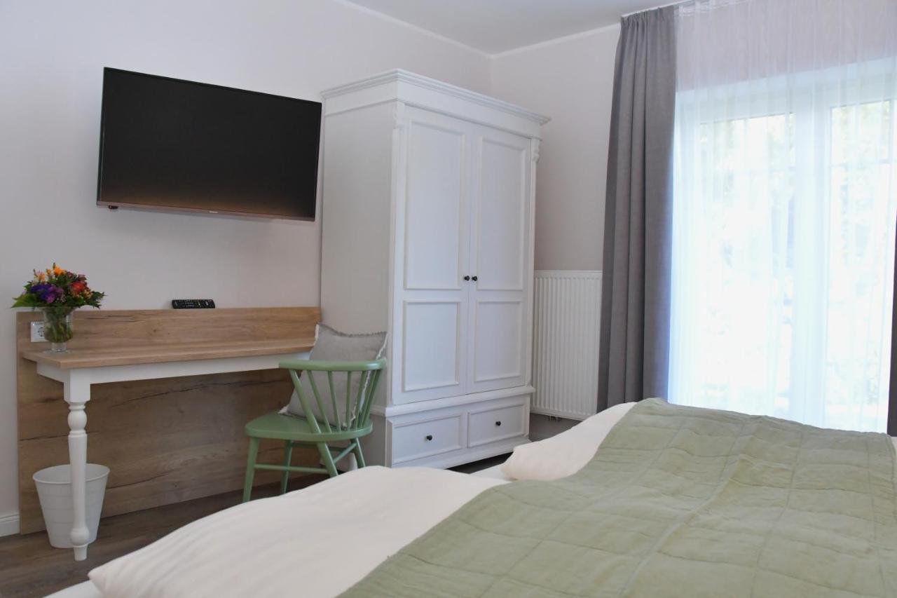 Landhaus Hamester - Hotel & Restaurant Basthorst  Esterno foto